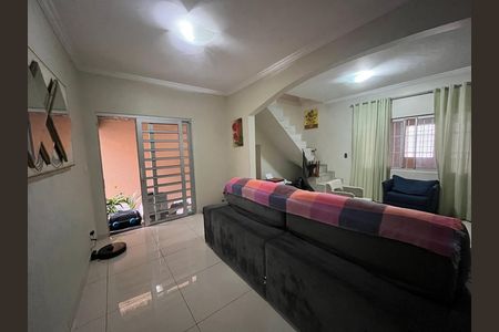 Sala de casa à venda com 3 quartos, 250m² em Jardim Maria Virginia, São Paulo