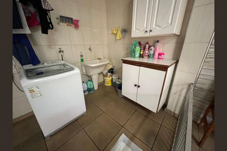 Casa à venda com 250m², 3 quartos e 3 vagas Casa à venda com 250m², 3 quartos e 3 vagasLavanderia