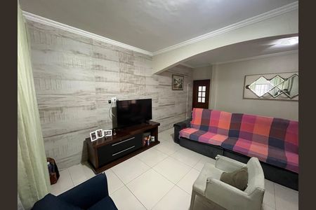 Casa à venda com 250m², 3 quartos e 3 vagas Casa à venda com 250m², 3 quartos e 3 vagasSala