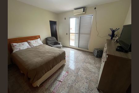 Casa à venda com 250m², 3 quartos e 3 vagas Casa à venda com 250m², 3 quartos e 3 vagasSuíte 1
