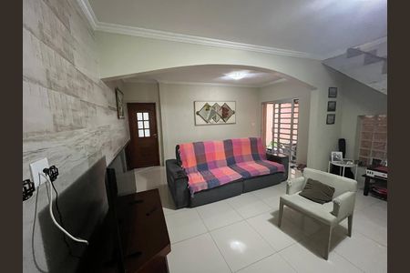 Sala de casa à venda com 3 quartos, 250m² em Jardim Maria Virginia, São Paulo