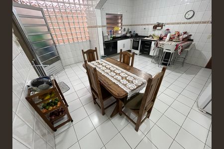 Cozinha  de casa à venda com 3 quartos, 250m² em Jardim Maria Virginia, São Paulo