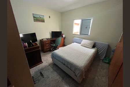 Casa à venda com 250m², 3 quartos e 3 vagas Casa à venda com 250m², 3 quartos e 3 vagasQuarto 2