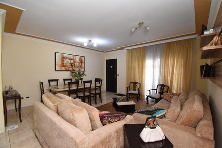 Casa à venda com 202m², 3 quartos e 3 vagasSala