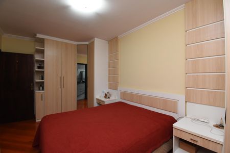 Casa à venda com 202m², 3 quartos e 3 vagasSuíte