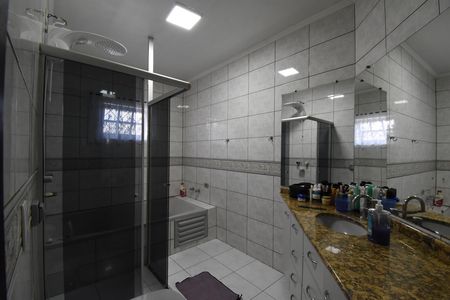 Casa à venda com 202m², 3 quartos e 3 vagasBanheiro da Suíte