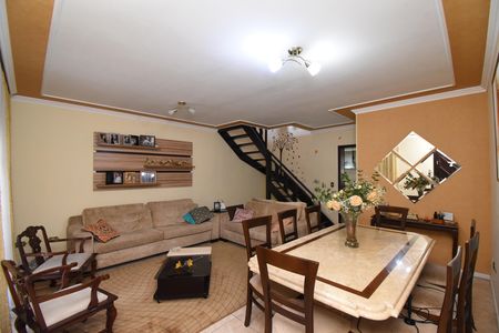 Casa à venda com 202m², 3 quartos e 3 vagasSala