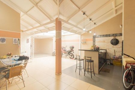 Casa à venda com 250m², 3 quartos e 3 vagasVaranda gourmet e Area de Serviço