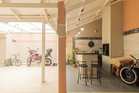 Casa à venda com 250m², 3 quartos e 3 vagasVaranda gourmet e Area de Serviço