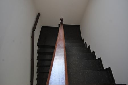 Casa à venda com 220m², 3 quartos e 3 vagasEscada