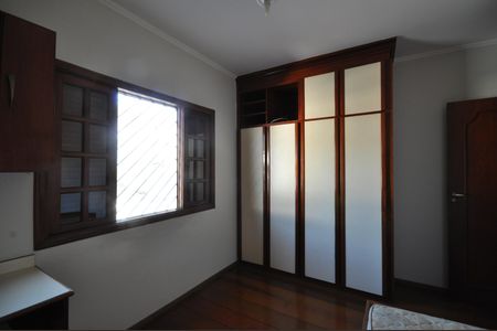 Casa à venda com 220m², 3 quartos e 3 vagasQuarto 2