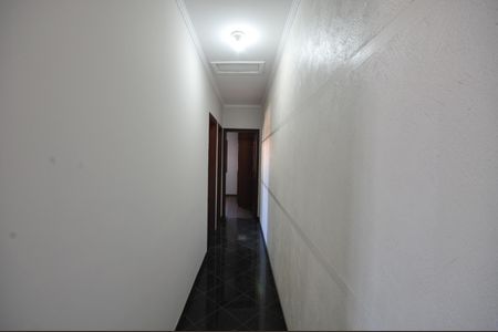 Casa à venda com 220m², 3 quartos e 3 vagasCorredor