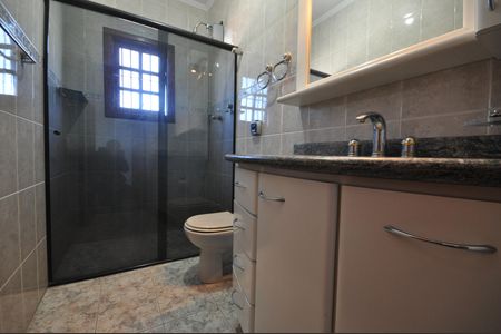 Casa à venda com 220m², 3 quartos e 3 vagasBanheiro do Quarto Suíte