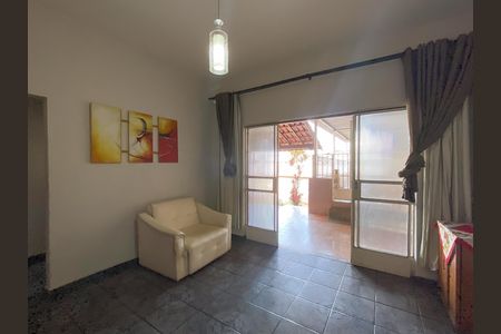 Casa para alugar com 210m², 2 quartos e 2 vagas