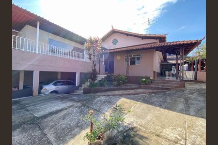 Casa para alugar com 210m², 2 quartos e 2 vagas