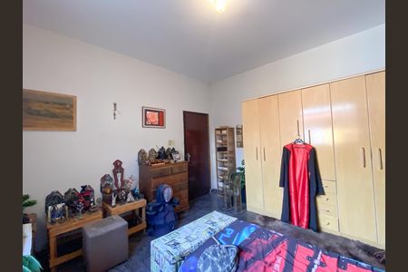 Casa à venda com 2 quartos, 210m² em Milionários, Belo Horizonte