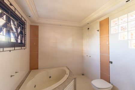 Casa à venda com 270m², 3 quartos e 3 vagasBanheiro da Suíte