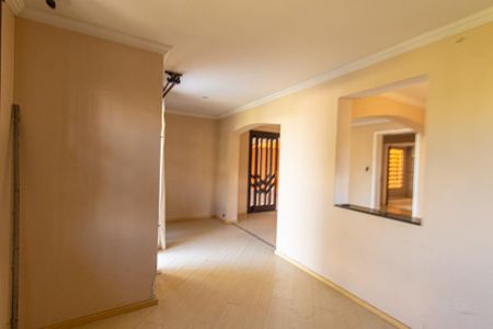 Casa à venda com 270m², 3 quartos e 3 vagasSala