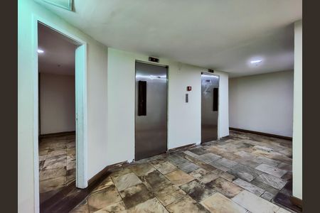 Apartamento à venda com 65m², 2 quartos e 1 vaga Apartamento à venda com 65m², 2 quartos e 1 vagaFachada e portaria