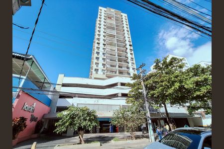 Apartamento à venda com 65m², 2 quartos e 1 vaga Apartamento à venda com 65m², 2 quartos e 1 vagaFachada e portaria