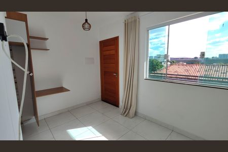 Sala de casa de condomínio para alugar com 1 quarto, 42m² em Itaquera, São Paulo