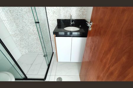 Banheiro de casa de condomínio para alugar com 1 quarto, 42m² em Itaquera, São Paulo