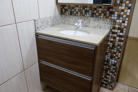 Casa para alugar com 80m², 2 quartos e 1 vaga Casa para alugar com 80m², 2 quartos e 1 vagaBanheiro da Suíte 2