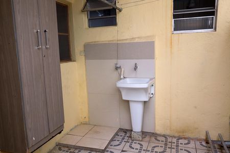 Casa para alugar com 80m², 2 quartos e 1 vaga Casa para alugar com 80m², 2 quartos e 1 vagaLavanderia