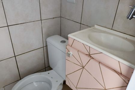 Casa para alugar com 80m², 2 quartos e 1 vaga Casa para alugar com 80m², 2 quartos e 1 vagaBanheiro