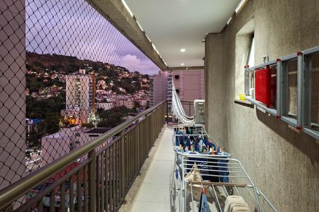 Apartamento à venda com 116m², 3 quartos e 1 vaga Apartamento à venda com 116m², 3 quartos e 1 vagaVaranda da Suite