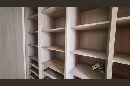 Casa à venda com 159m², 2 quartos e sem vaga Casa à venda com 159m², 2 quartos e sem vagaCloset Quarto 1