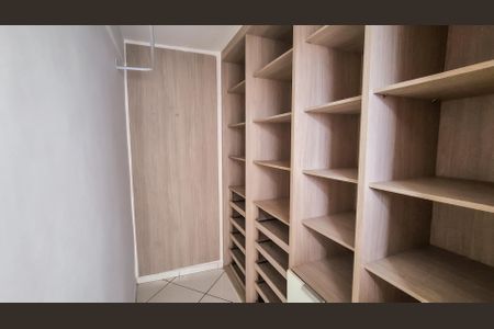 Casa à venda com 159m², 2 quartos e sem vaga Casa à venda com 159m², 2 quartos e sem vagaCloset Quarto 1