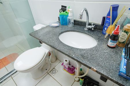 Apartamento à venda com 82m², 2 quartos e 1 vaga Apartamento à venda com 82m², 2 quartos e 1 vagaBanheiro