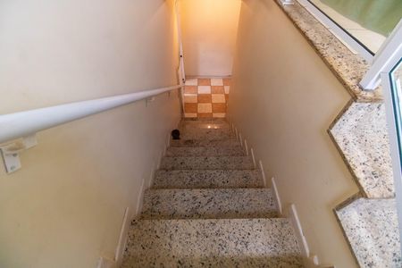 Casa para alugar com 173m², 4 quartos e 2 vagasEscada 