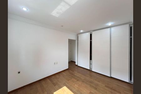 Apartamento à venda com 271m², 3 quartos e 4 vagas