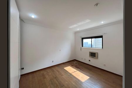 Apartamento à venda com 271m², 3 quartos e 4 vagas