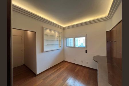 Apartamento à venda com 271m², 3 quartos e 4 vagas