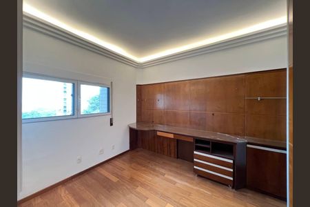 Apartamento à venda com 271m², 3 quartos e 4 vagas