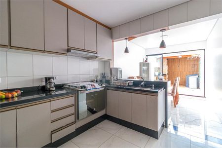 Casa à venda com 3 quartos, 107m² em Vila Constanca, São Paulo