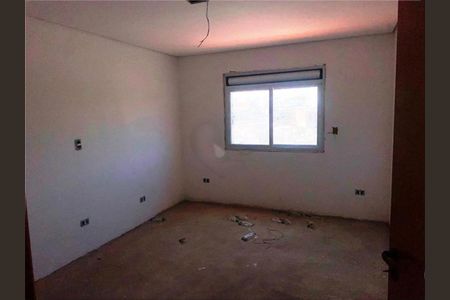 Casa à venda com 3 quartos, 143m² em Jardim Regis, São Paulo