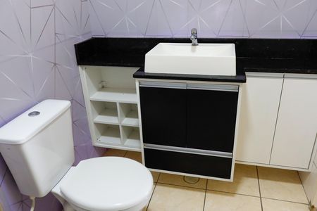 Apartamento à venda com 49m², 2 quartos e sem vaga Apartamento à venda com 49m², 2 quartos e sem vagaBanheiro