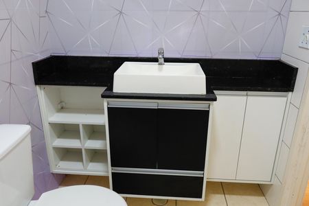 Apartamento à venda com 49m², 2 quartos e sem vaga Apartamento à venda com 49m², 2 quartos e sem vagaBanheiro