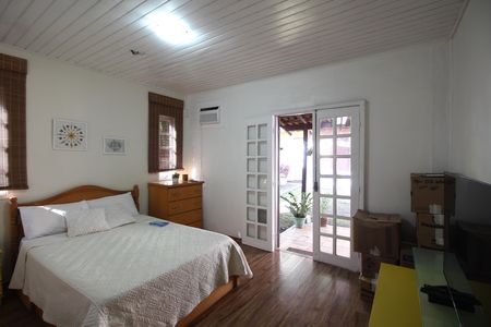 Casa de condomínio para alugar com 275m², 5 quartos e 5 vagasQuarto