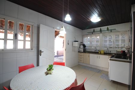Casa de condomínio para alugar com 275m², 5 quartos e 5 vagasCozinha
