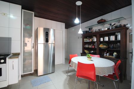 Casa de condomínio para alugar com 275m², 5 quartos e 5 vagasCozinha
