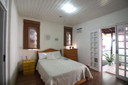 Quarto de casa de condomínio para alugar com 3 quartos, 275m² em Jacarepaguá, Rio de Janeiro