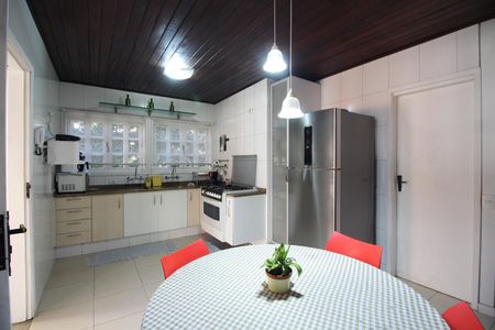Casa de condomínio para alugar com 275m², 5 quartos e 5 vagasCozinha