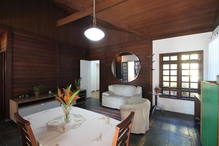 Casa de condomínio para alugar com 275m², 5 quartos e 5 vagasSala