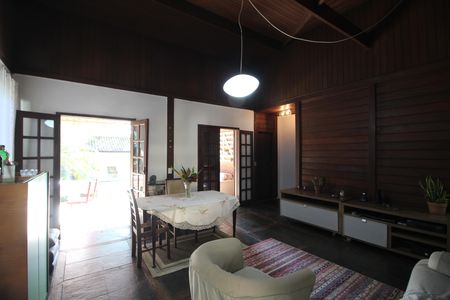 Casa de condomínio para alugar com 275m², 5 quartos e 5 vagasSala