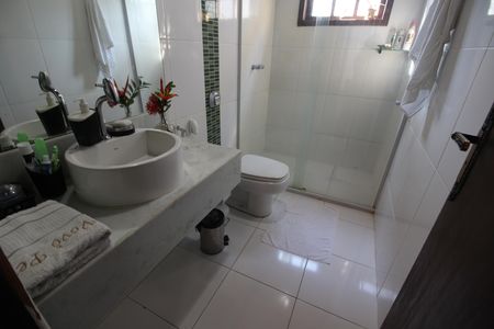 Casa de condomínio para alugar com 275m², 5 quartos e 5 vagasBanheiro Social